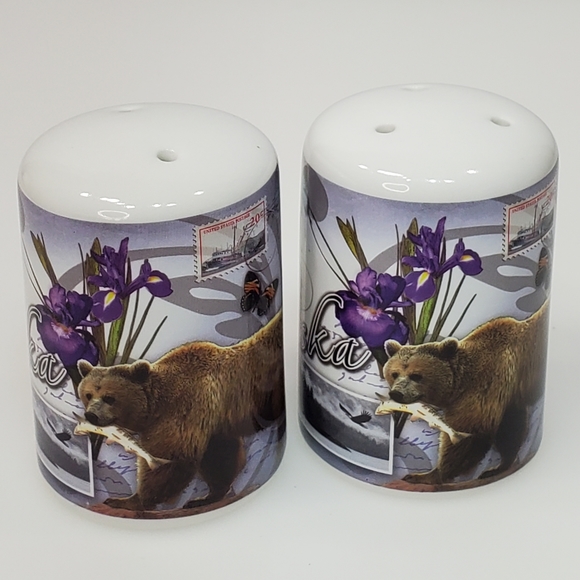 Alaska Salt and Pepper Shakers - Picture 3 of 15